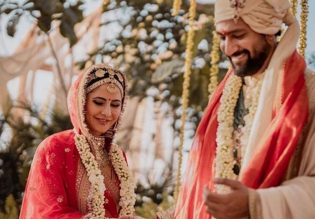 8 Trendy Varmalas to Add Charm to Your Wedding